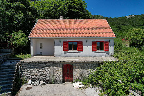 Cozy house 78m2 in Cetinje, Ugni
