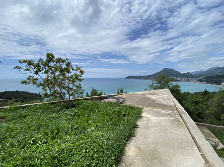 A fenced plot for sale with a panoramic view of the Adriatic Sea