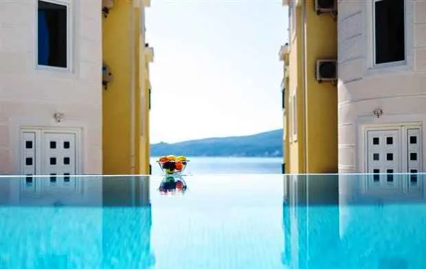 Apartments in a complex with pool in Herceg Novi