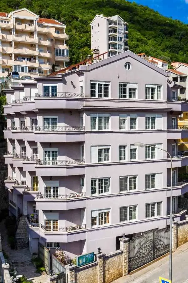 Villa for sale in an attractive location in Budva