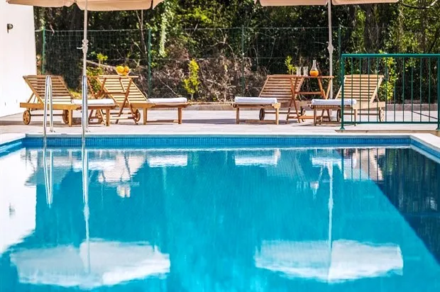 Apartments in a complex with pool in Herceg Novi