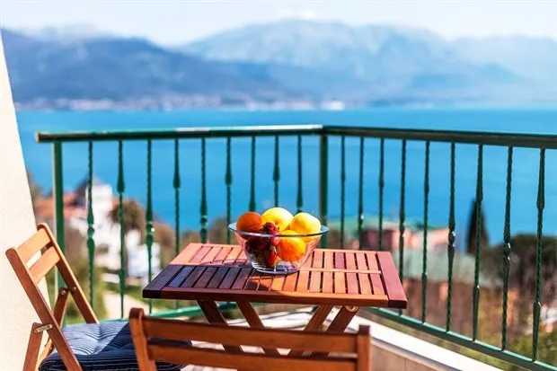 Apartments in a complex with pool in Herceg Novi