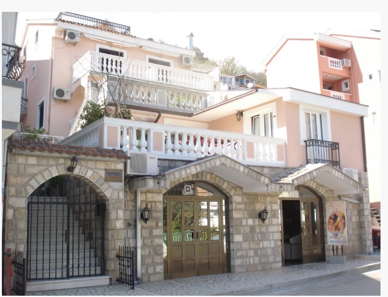 Villa-Hotel near the sea in Becici