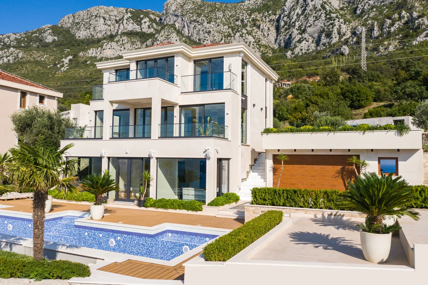 For sale a modern villa with a pool in Blizikuce
