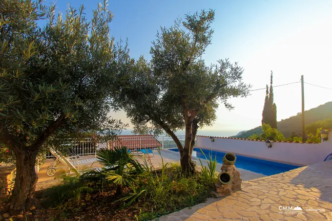 Apartment house with a swimming pool and a phenomenal view