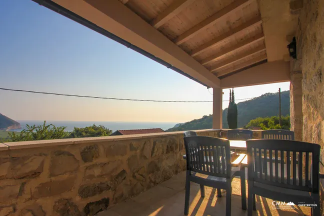 Apartment house with a swimming pool and a phenomenal view