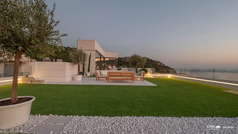 Unique penthouse with pool and roof garden