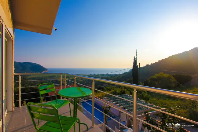 Apartment house with a swimming pool and a phenomenal view