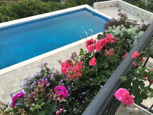 Villa with a swimming pool for sale in Bar