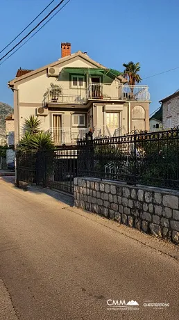 House in Stoliv, First Line to the Sea