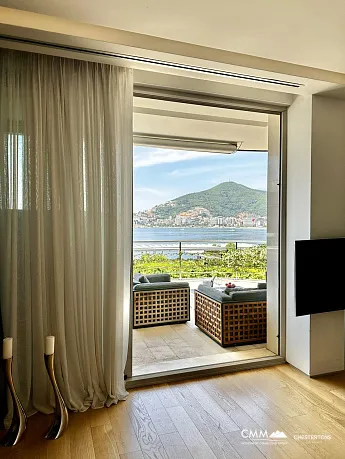 Luxurious apartment in Budva with sea view