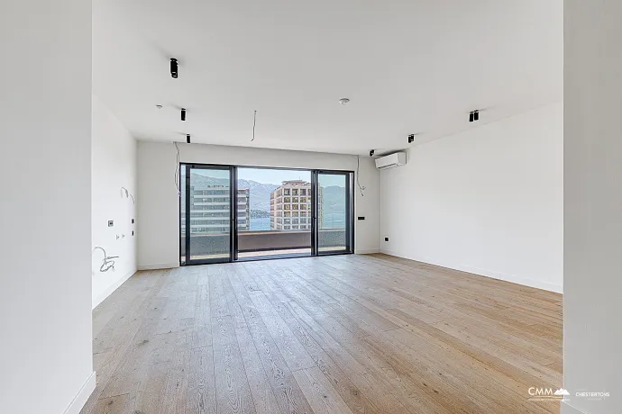 Three-bedroom apartment in Budva with a stunning view