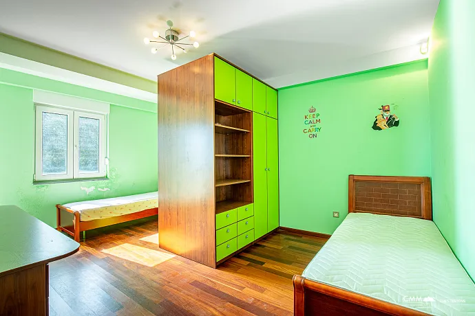 Three-Bedroom Apartment in Petrovac with Sea View