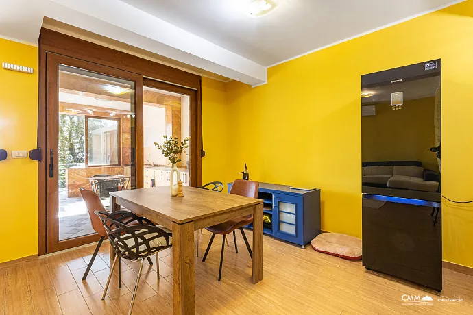 Spacious house in Utjeha with panoramic sea views