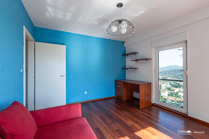 Three-Bedroom Apartment in Petrovac with Sea View