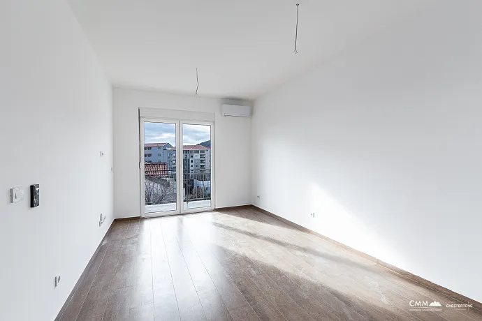Sunny one-bedroom apartment of 42 m² in Budva, close to the sea.