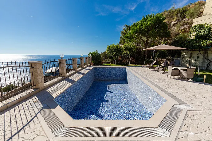 Elegance and serenity in a luxurious villa with natural views.