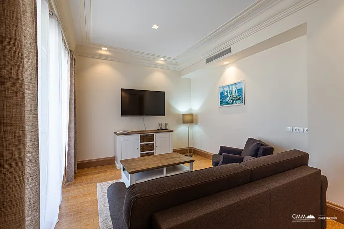 Luxurious One-Bedroom Apartment with Sea View in Porto Montenegro