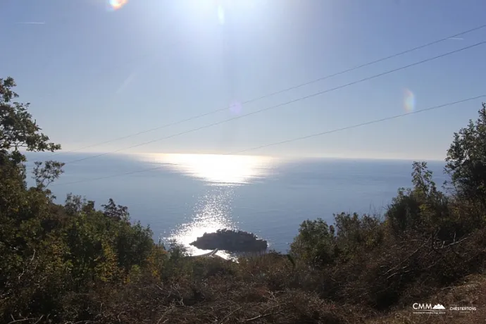 A plot with sea view in Budva