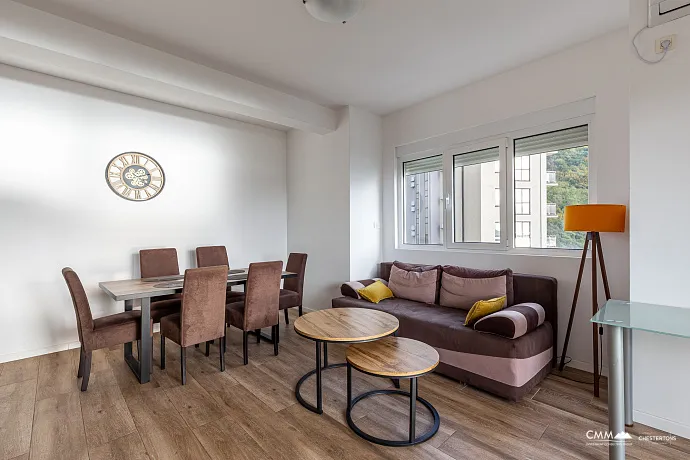 A bright and comfortable 65 m² apartment in Rafailovići