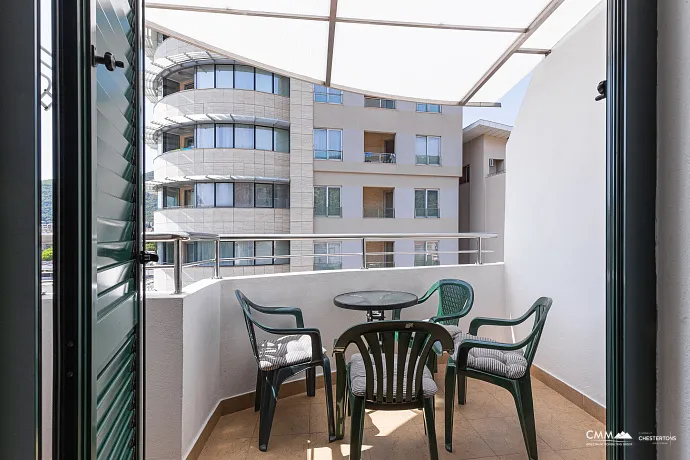 One-Bedroom Apartment in Budva – Sea View