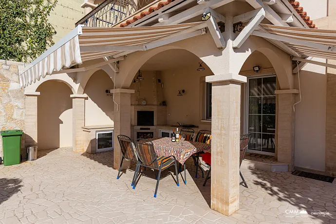 Elegance and serenity in a luxurious villa with natural views.