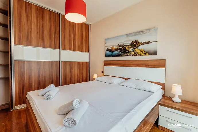Two-Bedroom Apartment with Sea View, 60m from the Beach – Tivat