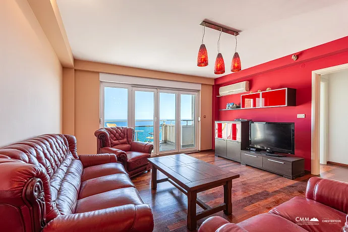 Three-Bedroom Apartment in Petrovac with Sea View