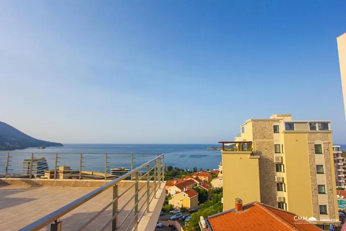 Penthouse in Becici with a panoramic sea view