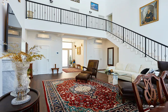 Spacious house in Kumbor with a total area of 335 m²