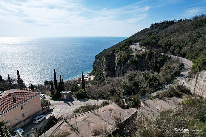 Plot 1580 m2 with project of apart hotel in Rezevici