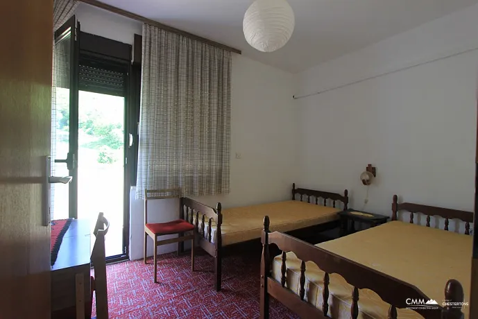 A spacious house with a large yard in Zelenika