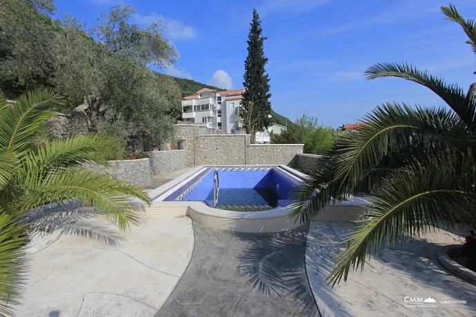 Villa with pool in Petrovac