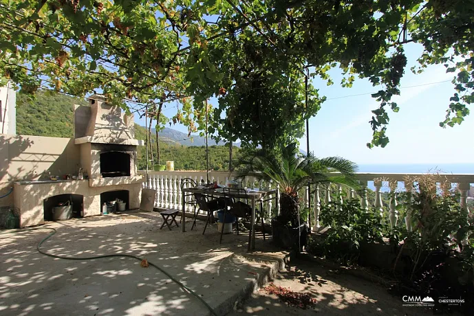 Two-storey house with sea view in the countryside Maine