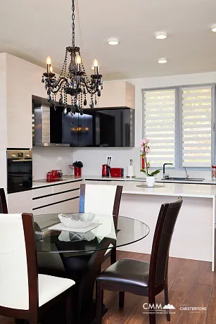 Spacious house in Kumbor with a total area of 335 m²