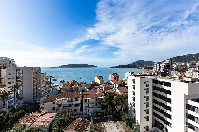 Penthouse in Rafailovici with sea view