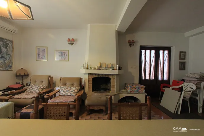 A spacious house with a large yard in Zelenika