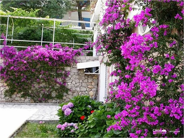 Three-storey house with pool in Lustica