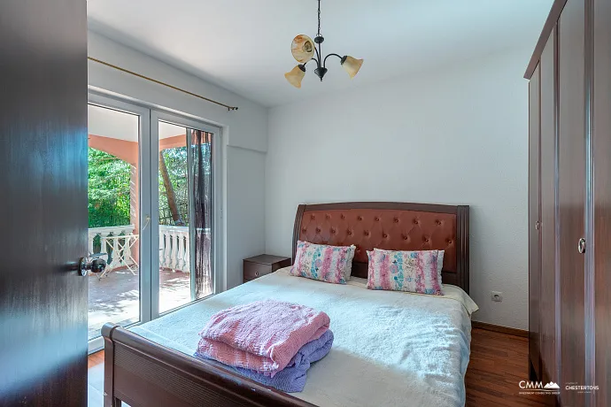 Three-storey family house in Susanj