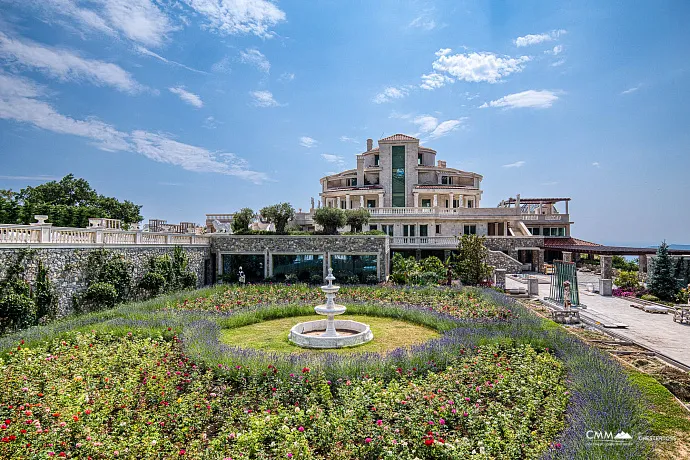 World-Class Coastal Villa – Adriatic Elegance & Privacy