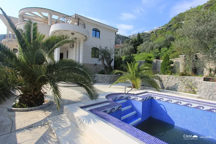 Villa with pool in Petrovac