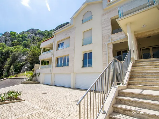 Apartments with wonderful seaview in Orahovac