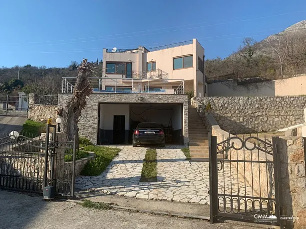 Villa with a pool and panoramic sea view