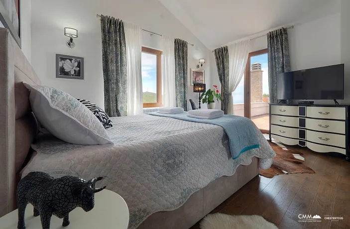 Luxurious villa with panoramic sea views and pool