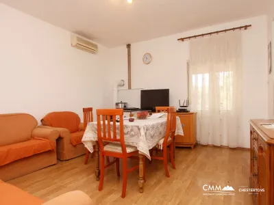 House with a large plot near Kotor