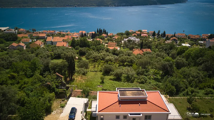 Spacious house in Kumbor with a total area of 335 m²