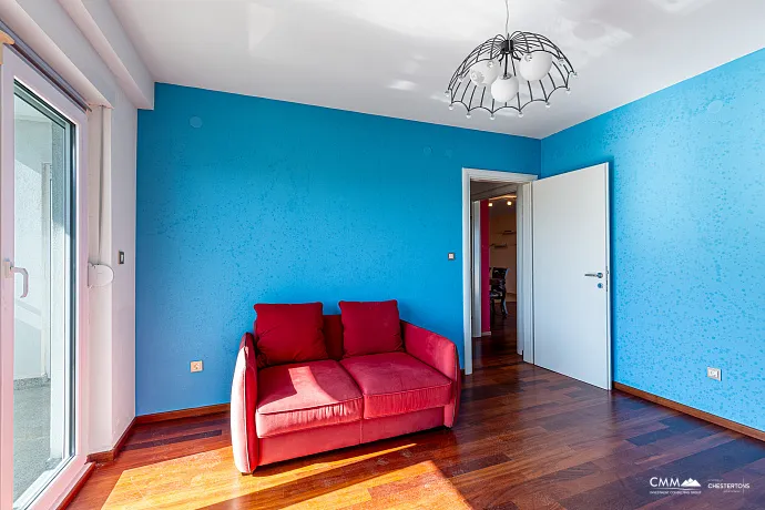Three-Bedroom Apartment in Petrovac with Sea View