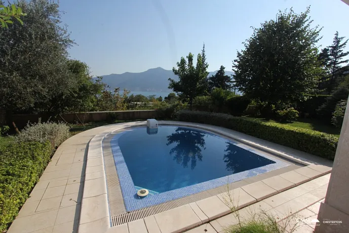 Villa with pool in Orahovac