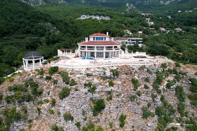 World-Class Coastal Villa – Adriatic Elegance & Privacy