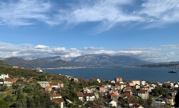 For sale new villas in a complex overlooking the Bay of Kotor